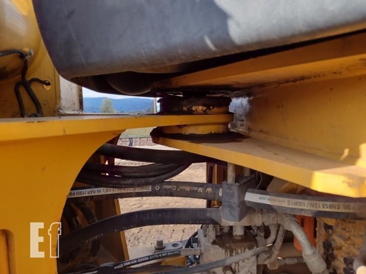 2013-deere-624k-image-25