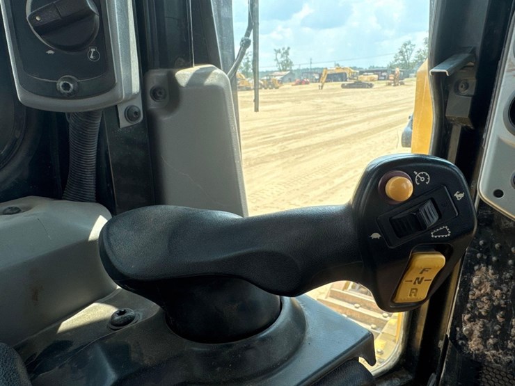 caterpillar-d6t-xl-image-28