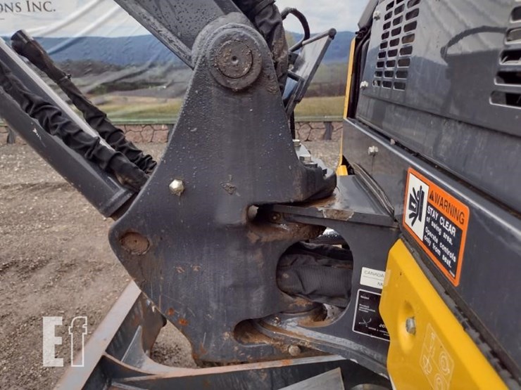 2022-deere-26g-image-25