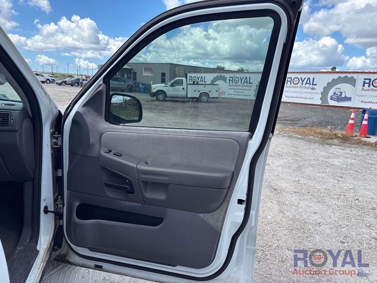2005-ford-explorer-image-22