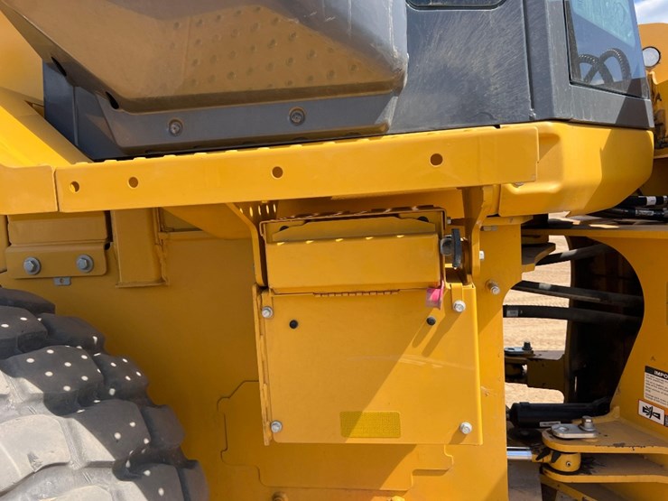 2021-deere-624p-image-23