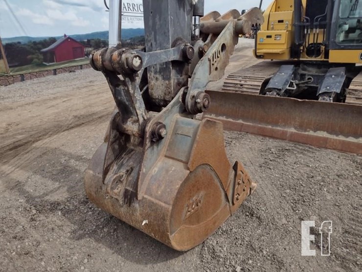 2017-deere-130g-image-16