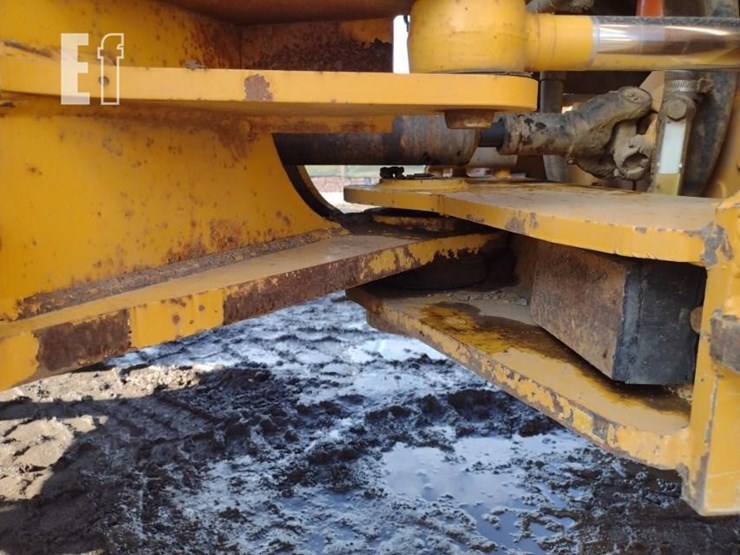 2013-deere-624k-image-26