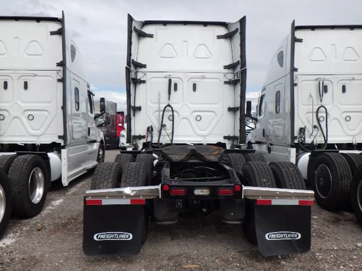 2024-freightliner-cascadia-126-image-7