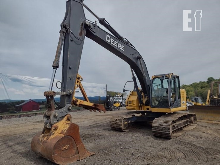 2011-deere-225d-lc-image-48