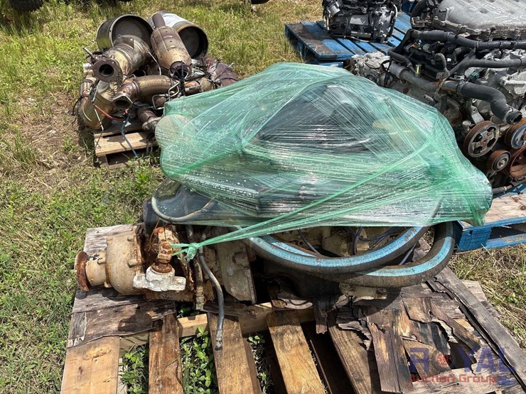 2-windsor-351-inboard-motors-w/transmissions-shafts-rutters-and-props-image-7