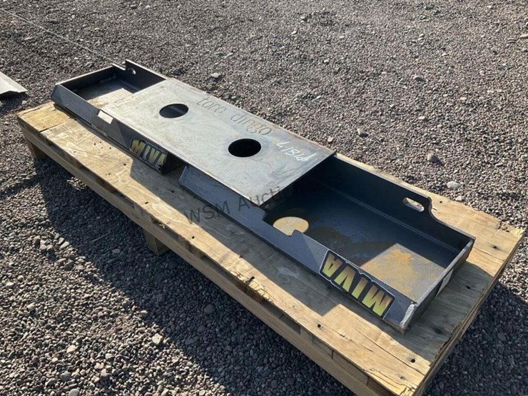(3)-mounting-plates-for-stand-up-skid-steer-image-4