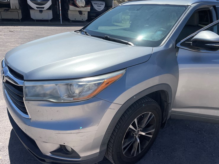 2016-toyota-highlander-image-56