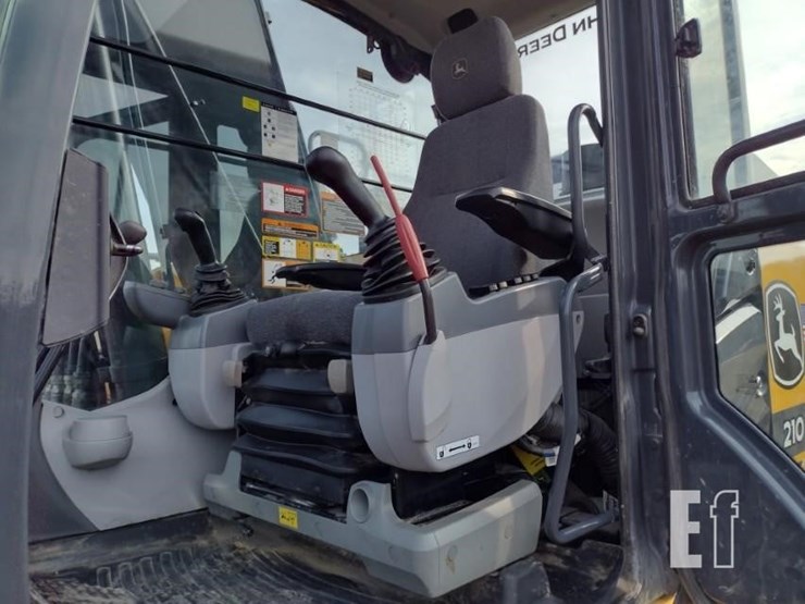 john-deere-210-image-12
