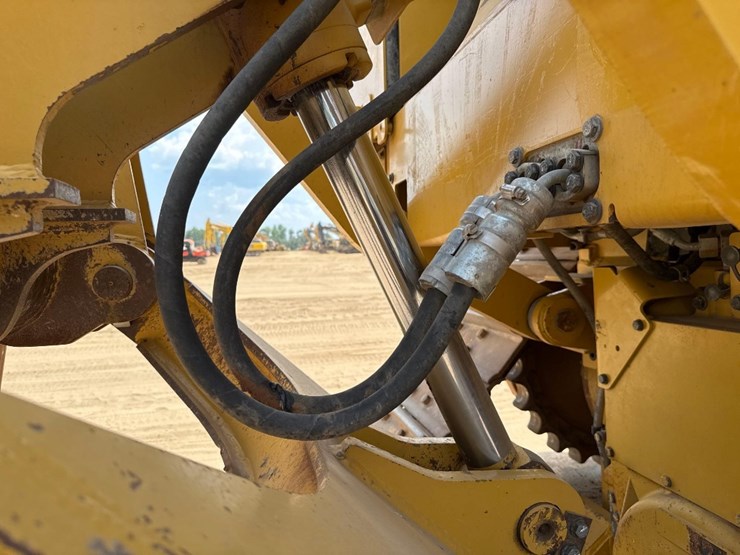 caterpillar-d6t-xl-image-23