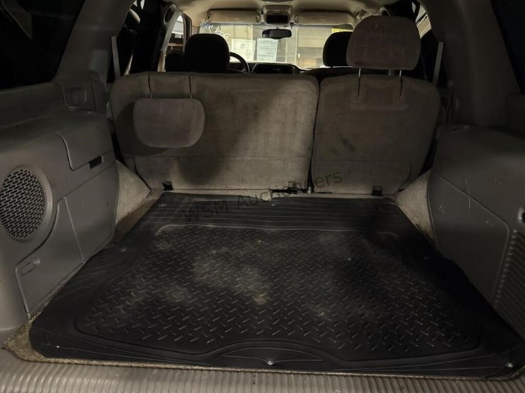 2001-chevrolet-tahoe-image-12