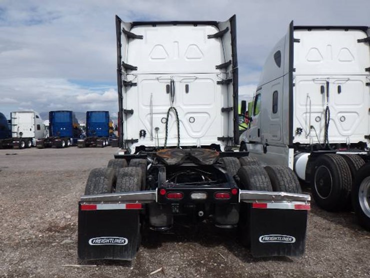 2024-freightliner-cascadia-126-image-6