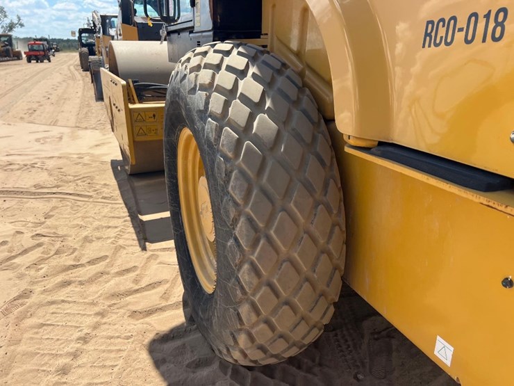 2019-caterpillar-cs44b-image-17