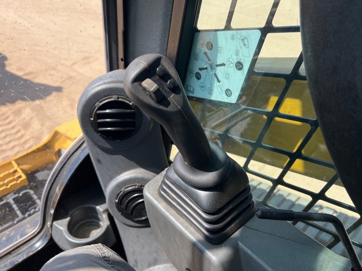 2023-caterpillar-299d3-xe-image-29