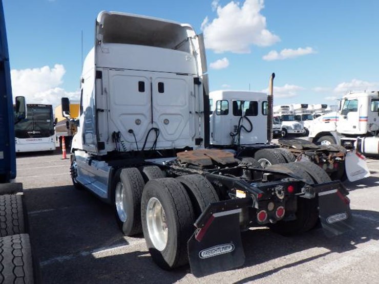 2013-freightliner-cascadia-113-image-7