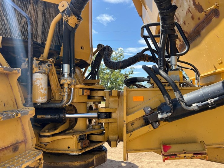 2018-caterpillar-745-image-27