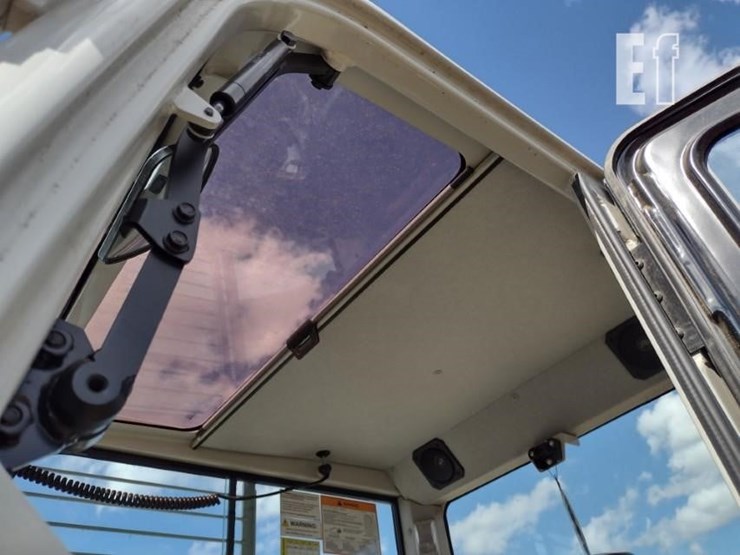 2023-takeuchi-tb280fr-image-14