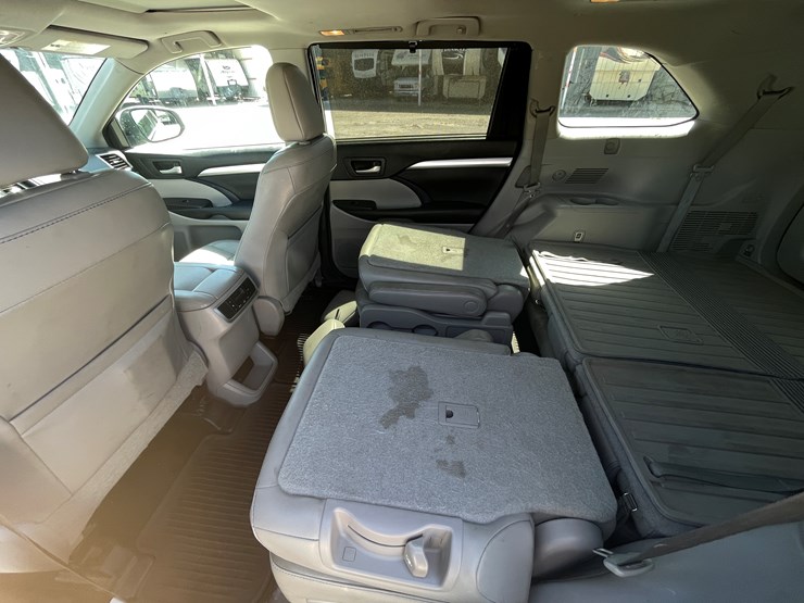 2016-toyota-highlander-image-38