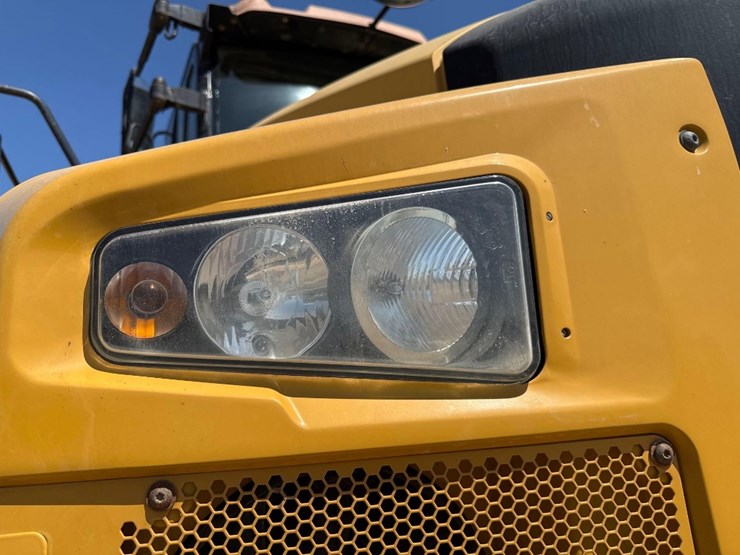 2019-caterpillar-745-image-22