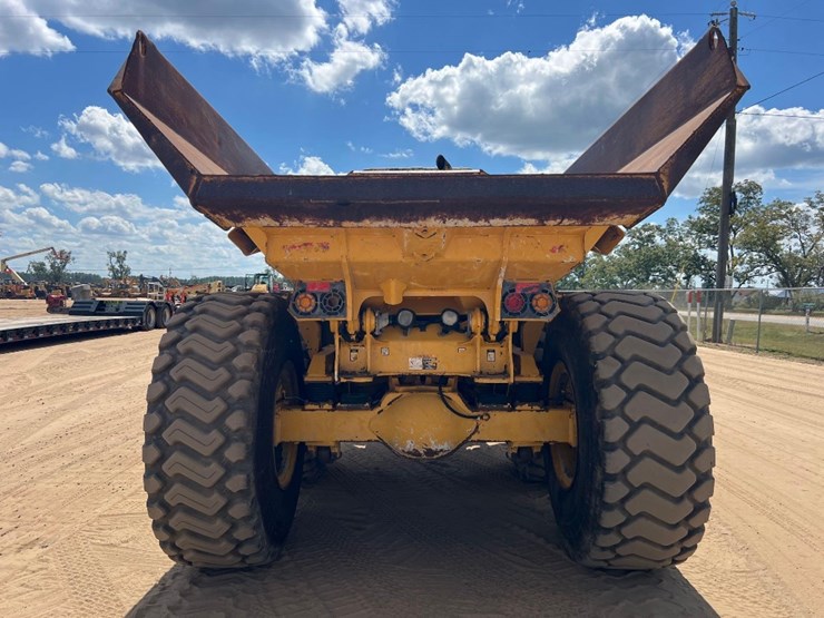 2014-deere-250d-image-3
