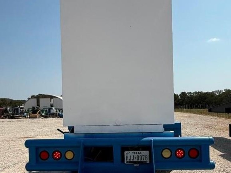 1990-peterbilt-357-image-9