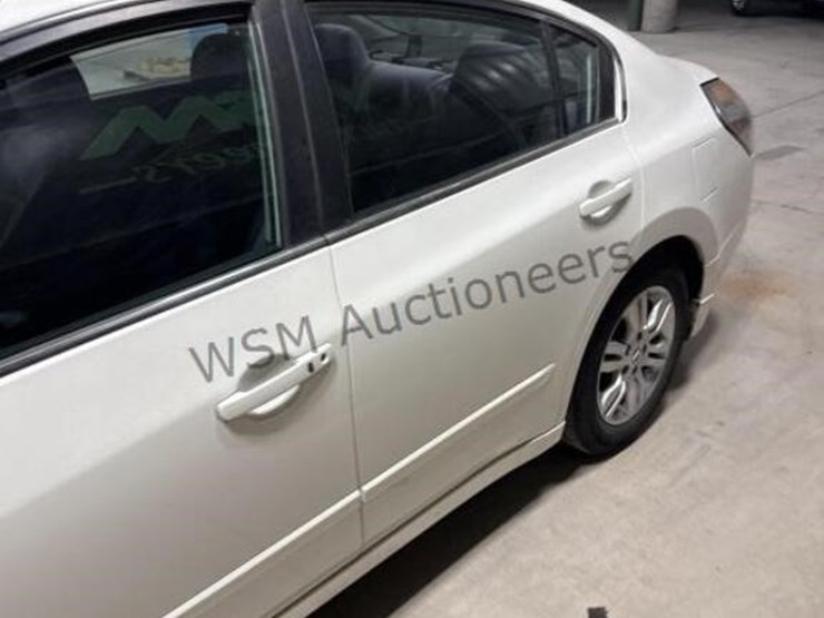 2012-nissan-altima-sdn-image-5