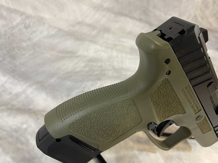 #4789-•-beretta-apx-a1-carry-9mm-luger-pistol,-sn:-axc150909-image-7