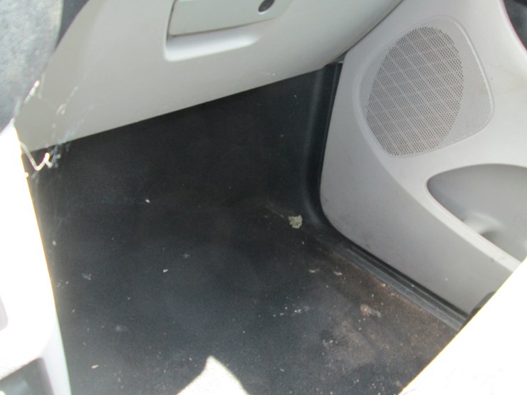 2011-dodge-caravan-image-24
