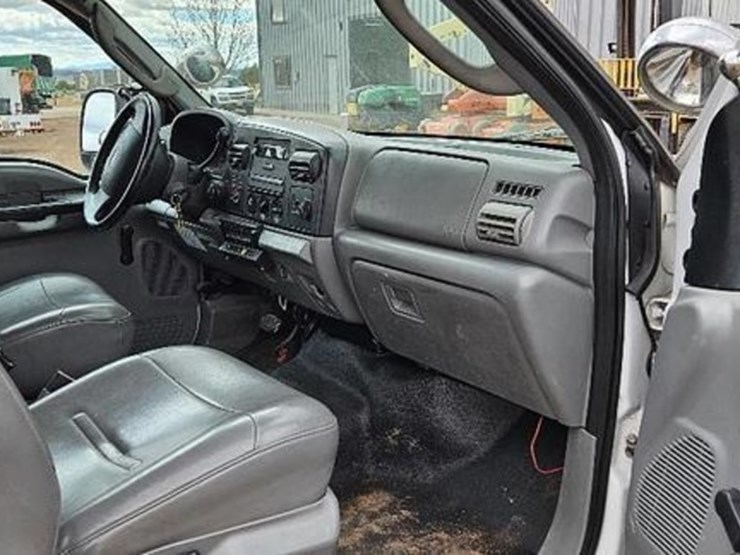 2006-ford-f550-image-16