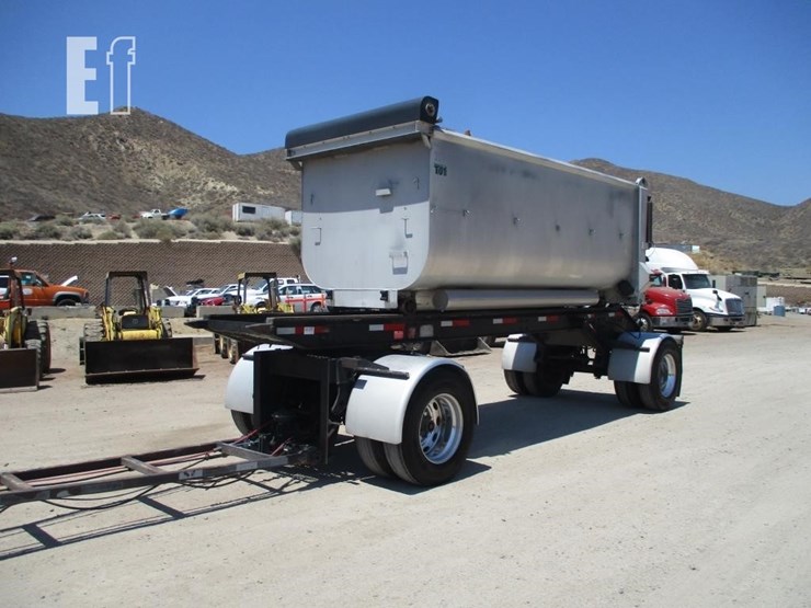 2002-peterbilt-365-image-1