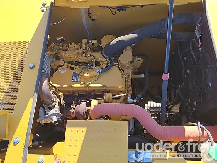 2019-caterpillar-320-image-16