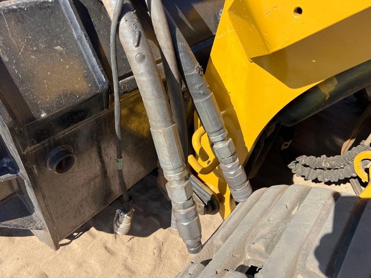 2019-caterpillar-299d2-xhp-image-18