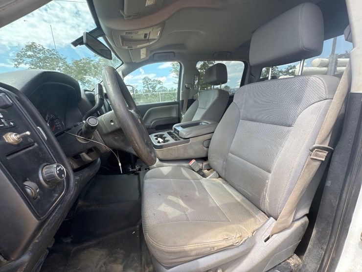 2016-chevrolet-3500hd-image-30