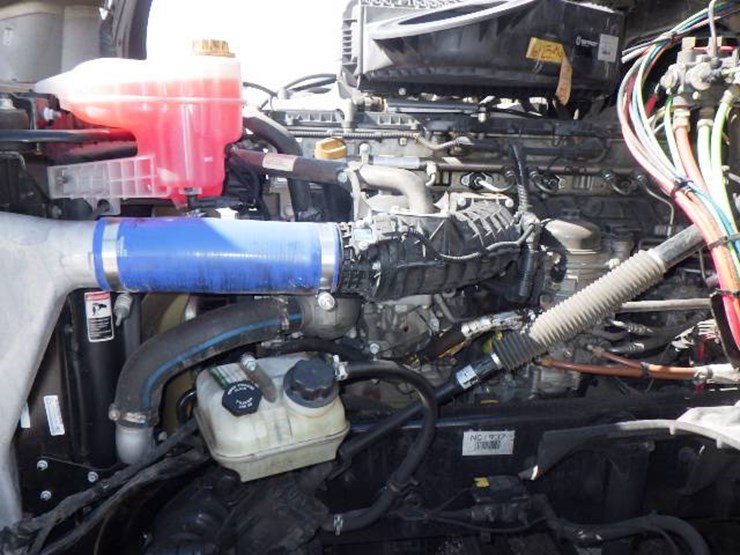 2022-freightliner-cascadia-126-image-14