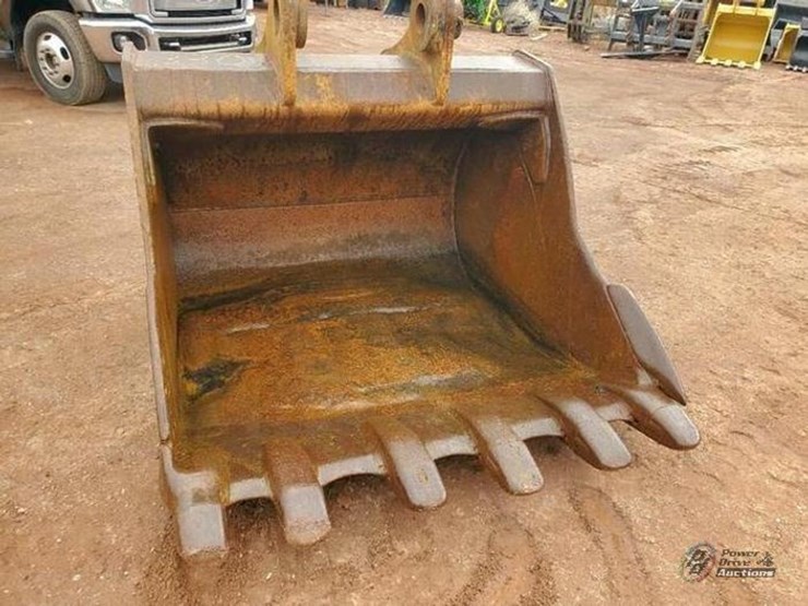 60"-excavator-bucket-image-10