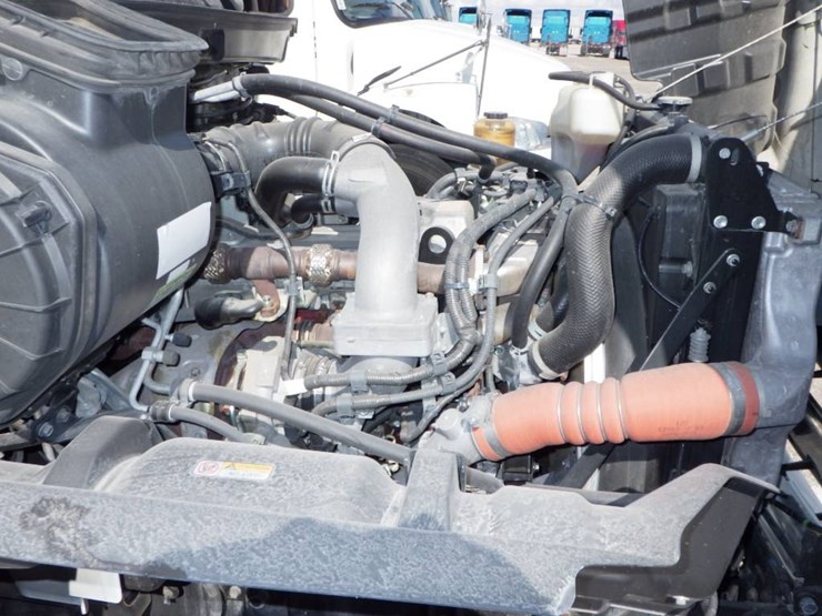 2015-hino-268-image-22