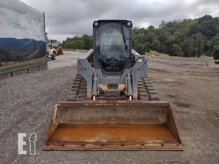 2015-deere-329e-image-2