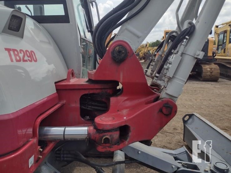 2022-takeuchi-tb290-image-23