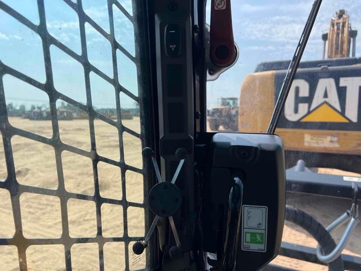 2025-caterpillar-275-skid-steer-image-36