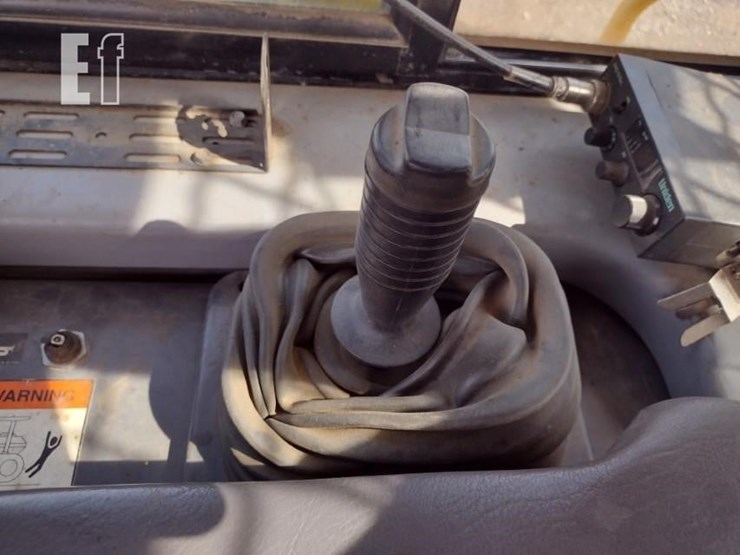 2004-komatsu-d65ex-15-image-11