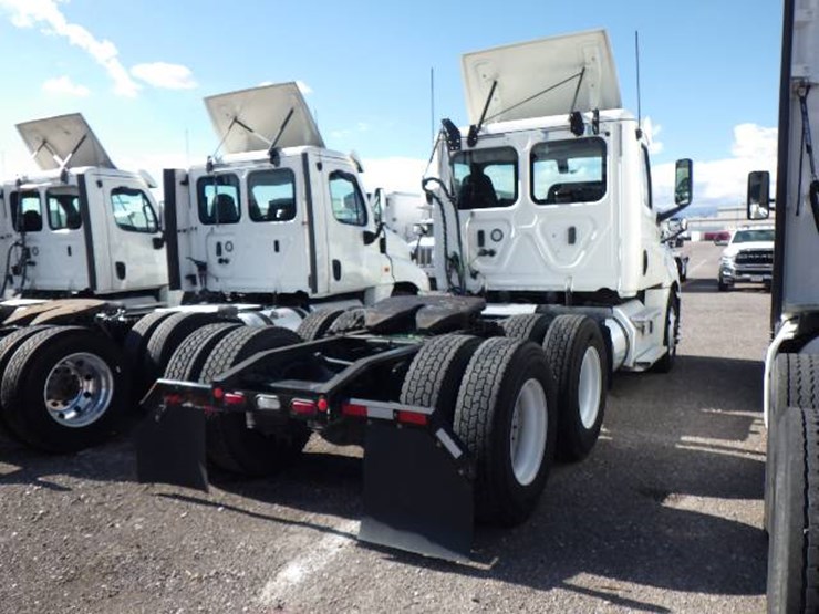 2018-freightliner-cascadia-126-image-5