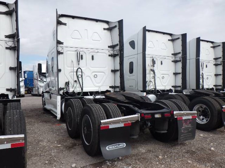 2024-freightliner-cascadia-126-image-9
