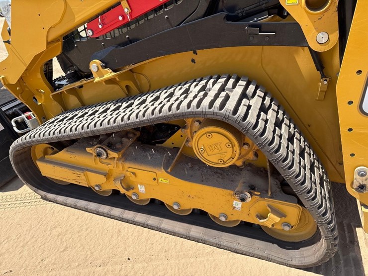 2024-caterpillar-255-skid-steer-image-9