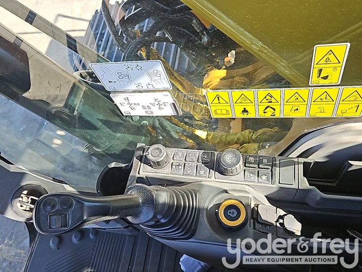 2019-caterpillar-320-image-34