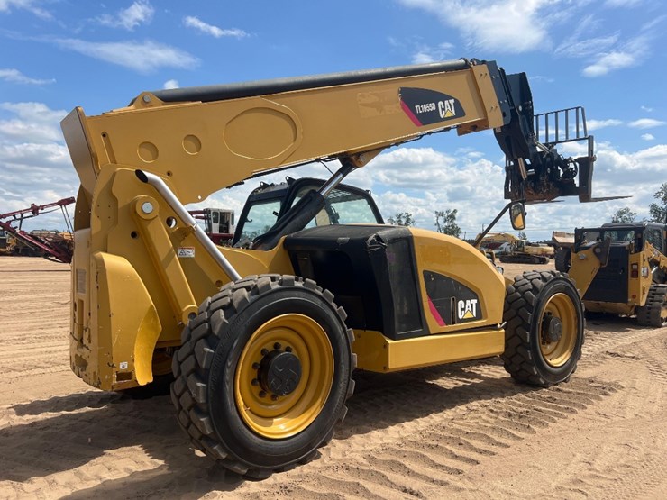 2018-caterpillar-tl1055d-image-4