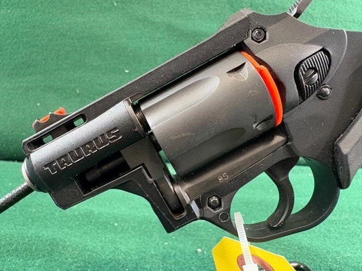 taurus-protector-poly-38-spl-revolver-image-9