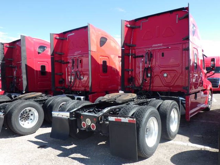 2020-freightliner-cascadia-126-image-6