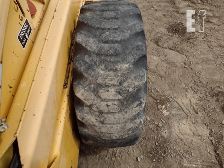 1990-deere-675b-image-18