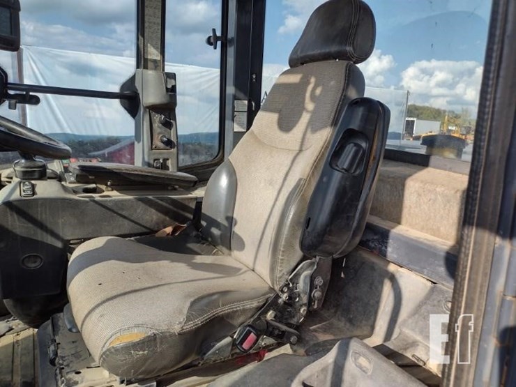 2013-deere-624k-image-14