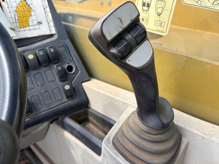2016-caterpillar-tl642d-image-27